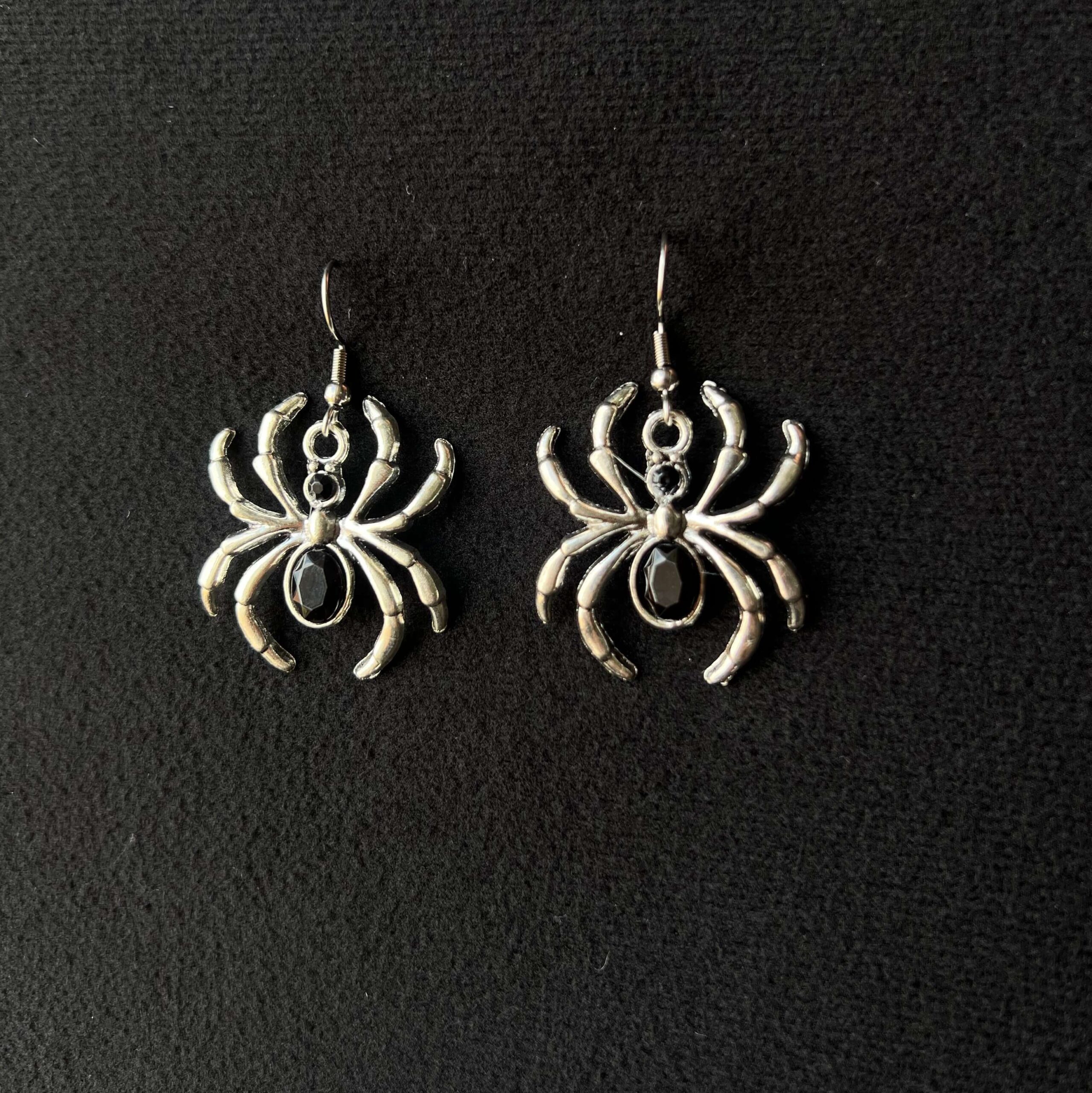 Aretes largos arañas negras