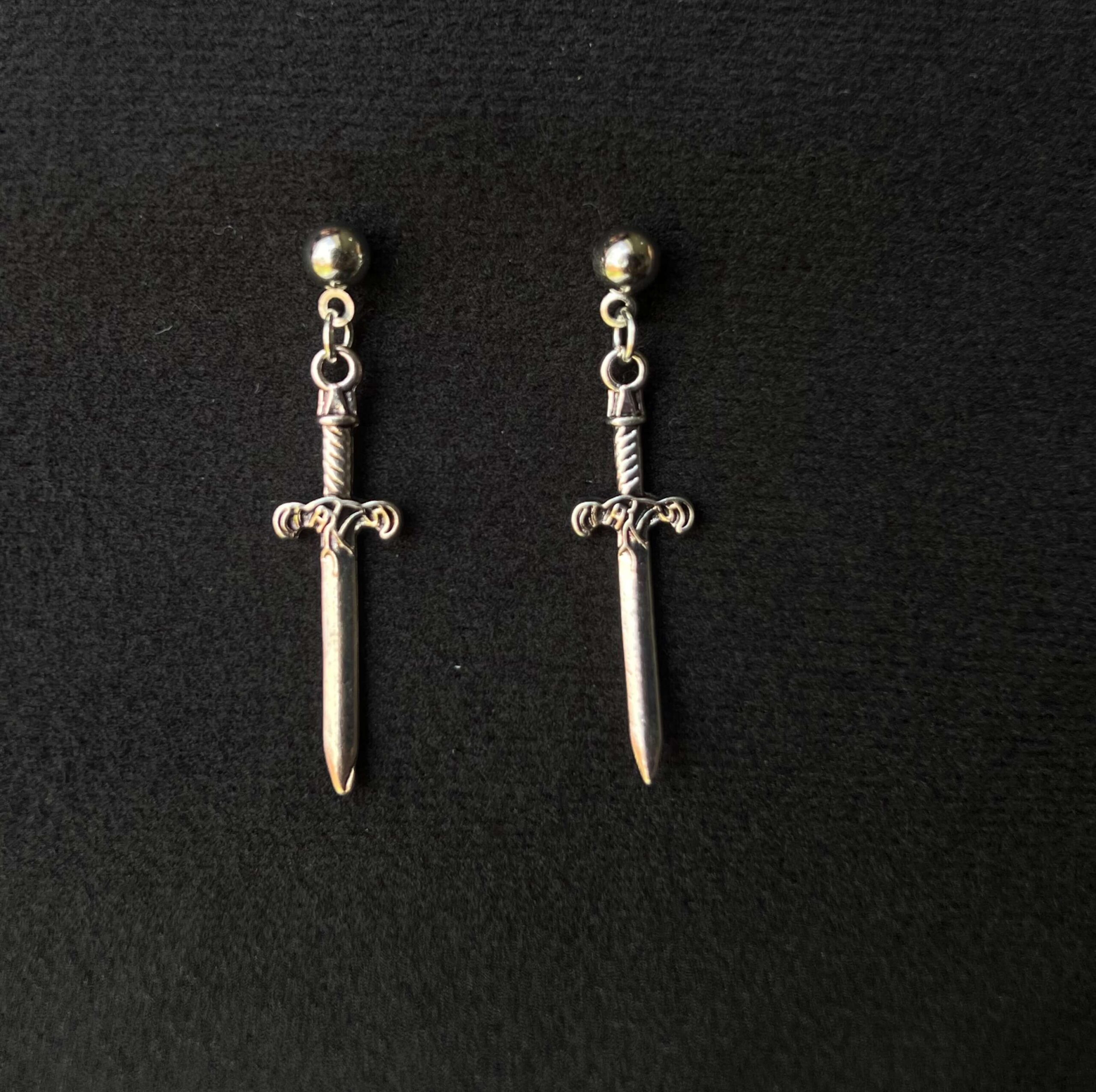 Aretes largos espadas