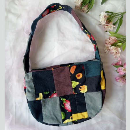 Media luna frutas